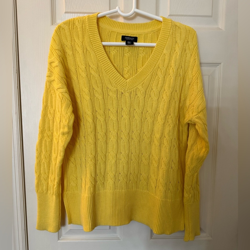 Jones New York V-Neck Sweater in Bright Yellow